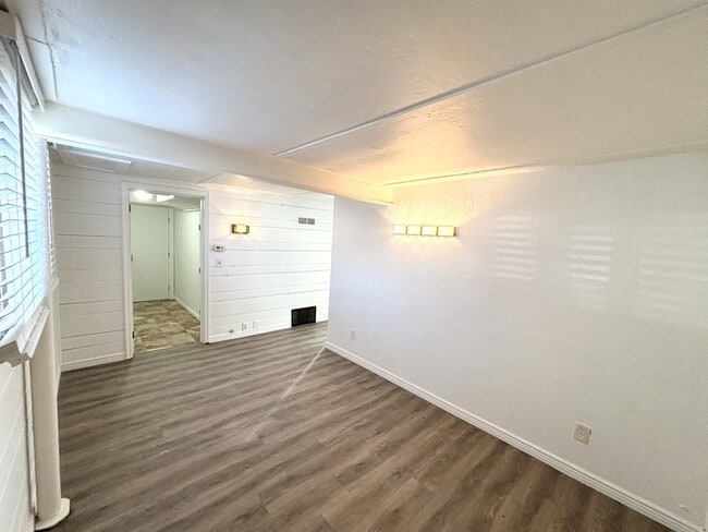 Foto del edificio - 119 E Leslie Ave