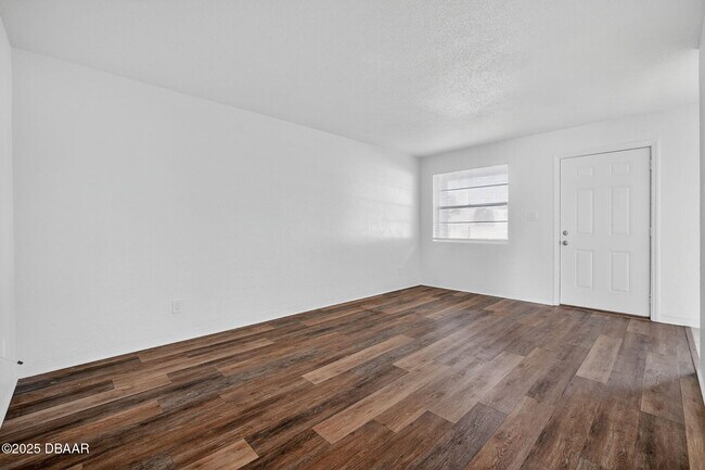 Foto del edificio - 2417 N Oleander Ave