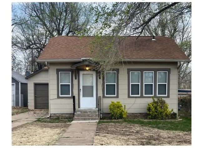 Building Photo - 415 S 12th St
