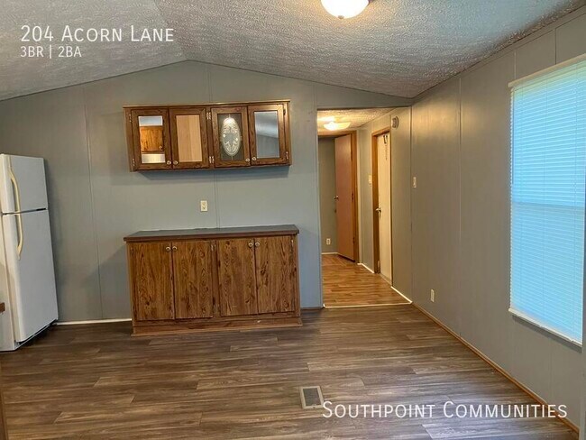 Foto del edificio - 204 Acorn Ln