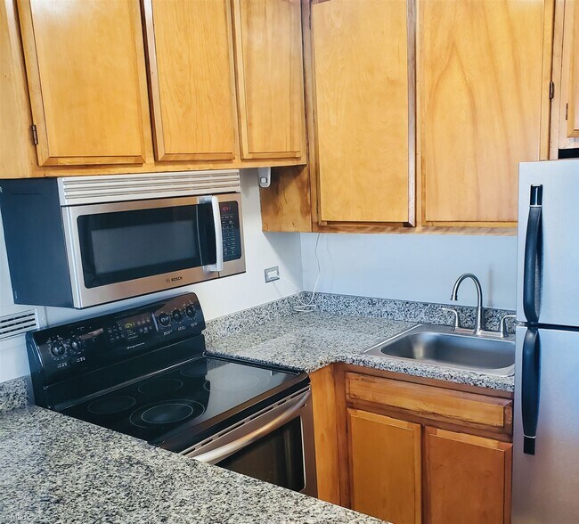 Foto del edificio - 2 br, 1 bath Condo - 87 Glenbrook Road,   ...