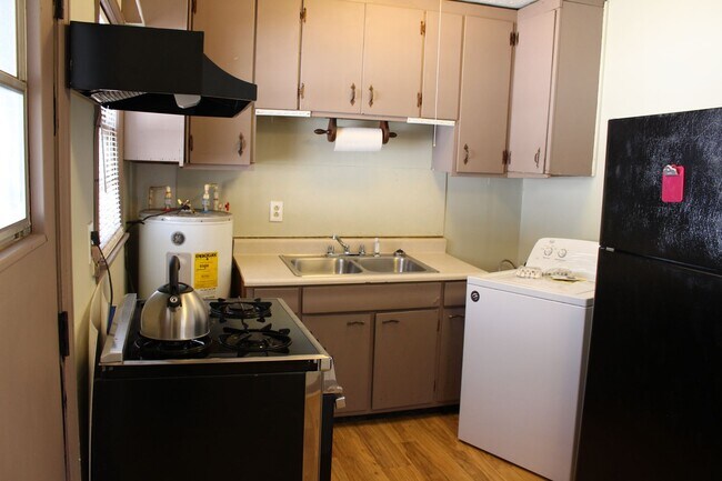 Building Photo - 2BD/1B Home For Rent