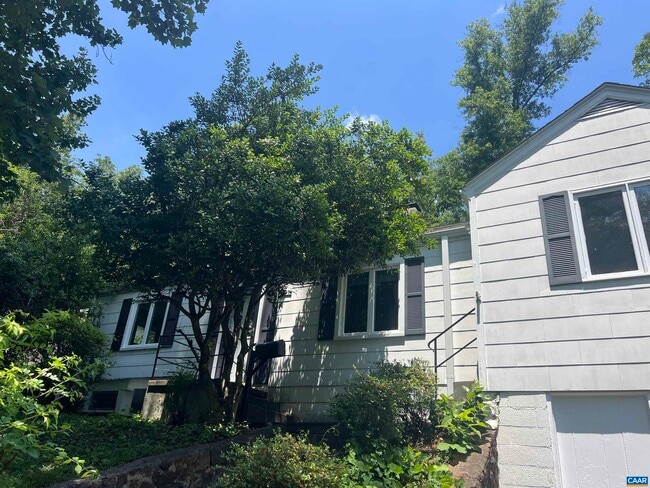 Building Photo - 1429 Gentry Ln