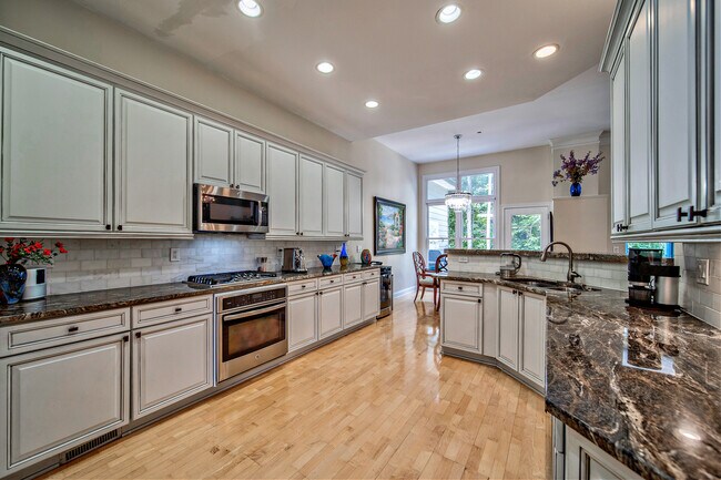Building Photo - 1425 Montclair Ct SE