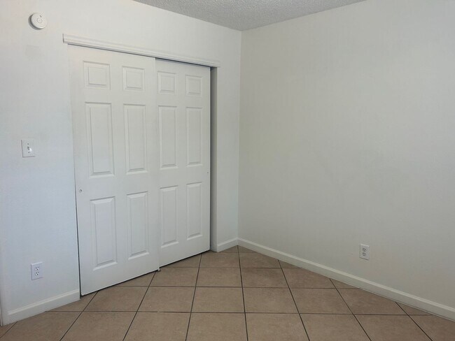 Foto del edificio - 435 E 9th Ave