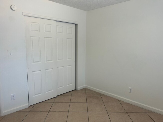 Building Photo - 435 E 9th Ave