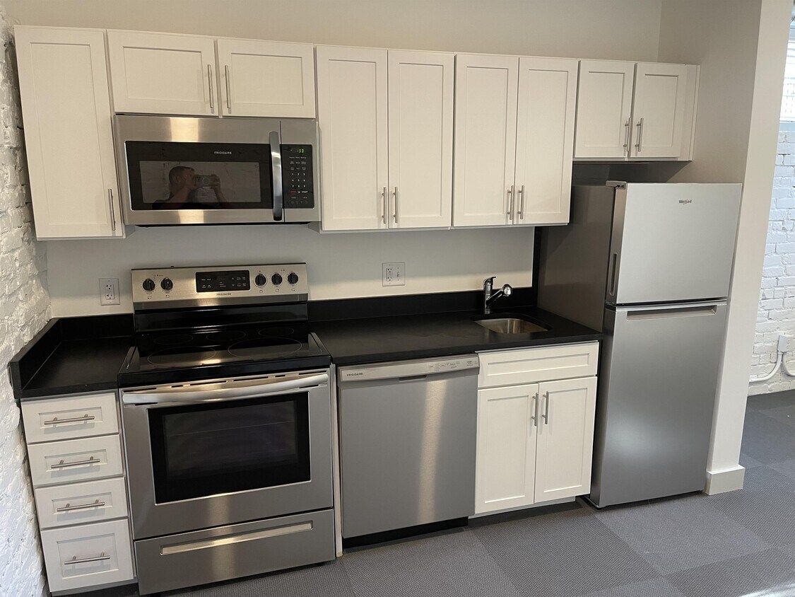 Primary Photo - 315 W 38th St