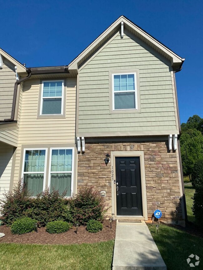 Building Photo - 1023 Kenross Dr