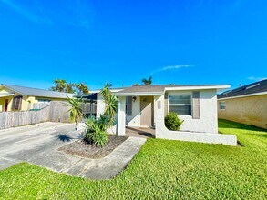 Building Photo - 717 99th Ave N