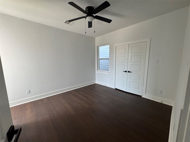 Foto del edificio - 8127 St Louis St