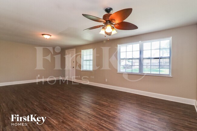 Foto del edificio - 7910 Woodgrove Cir