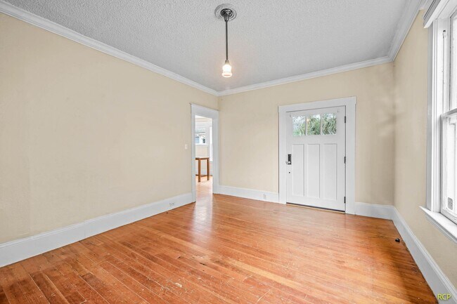 Foto del edificio - 626 NE Russell St