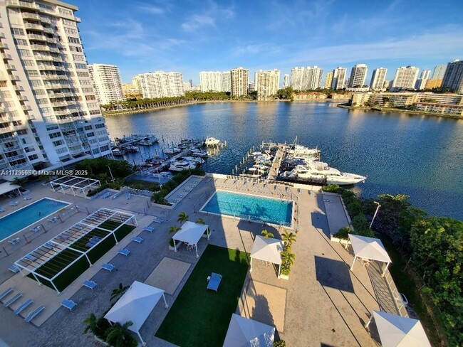 Building Photo - 18041 Biscayne Blvd