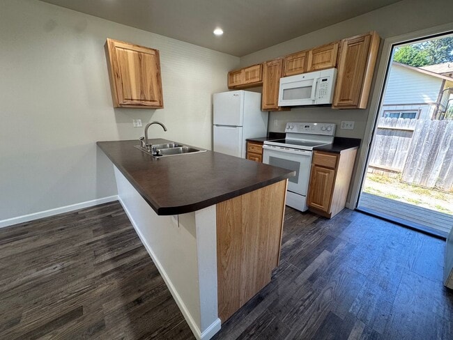 Building Photo - 1742 Anderson Ave