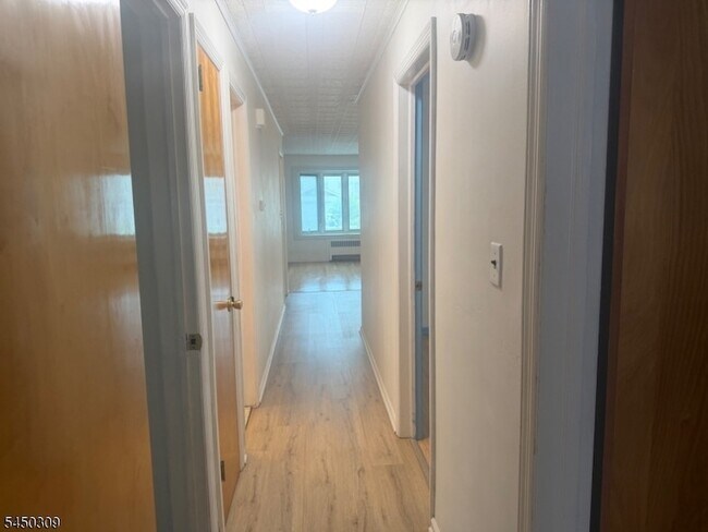 Building Photo - 43 Oakwood Ave
