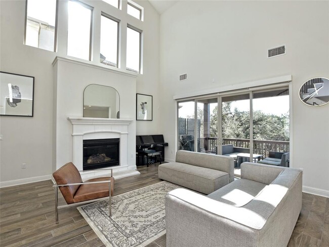Building Photo - 13000 Orihuela Dr