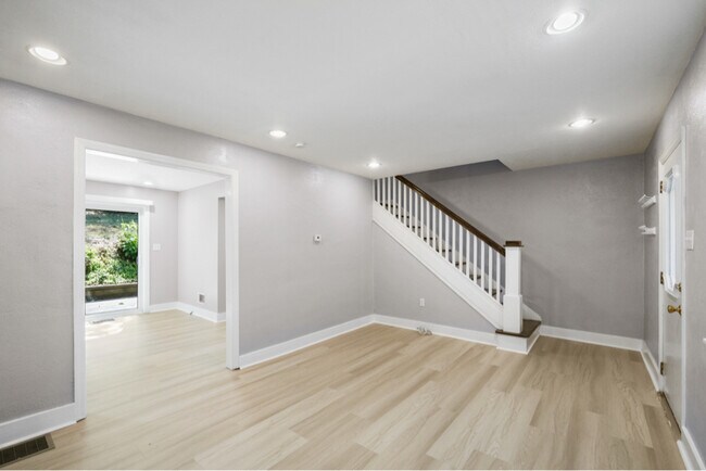 Building Photo - 1939 Fairland St