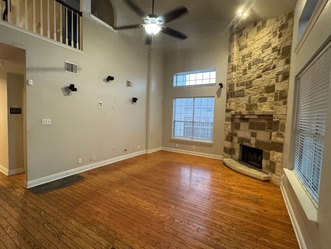 Building Photo - In Converse Texas 4 Bedroom 2 Bath Plus 2 ...