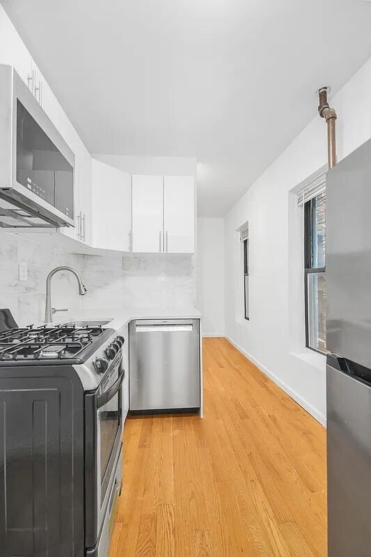 Building Photo - 454 W 36th St.