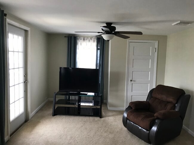 Building Photo - 210 S 19th Ave