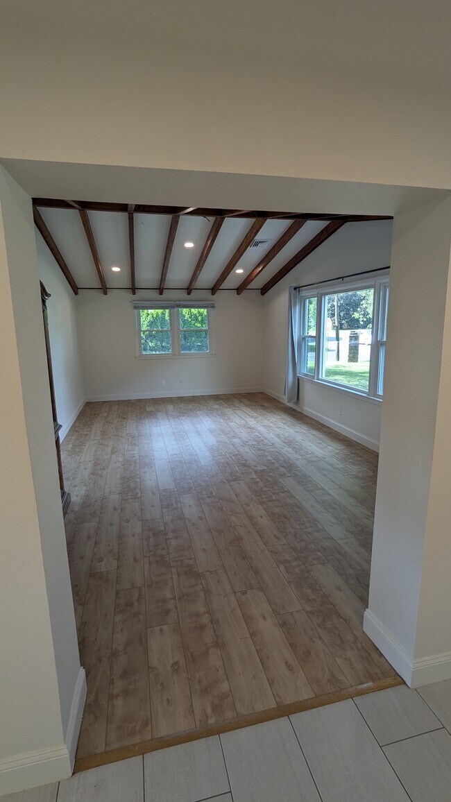 Foto del edificio - 1220 N Cedar Crest Blvd