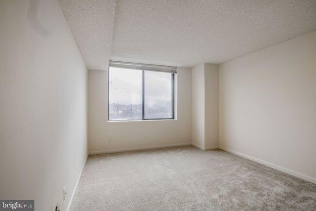 Building Photo - 3709 S George Mason Dr