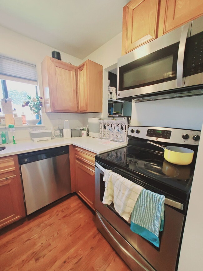 Building Photo - 24 Adams Ave