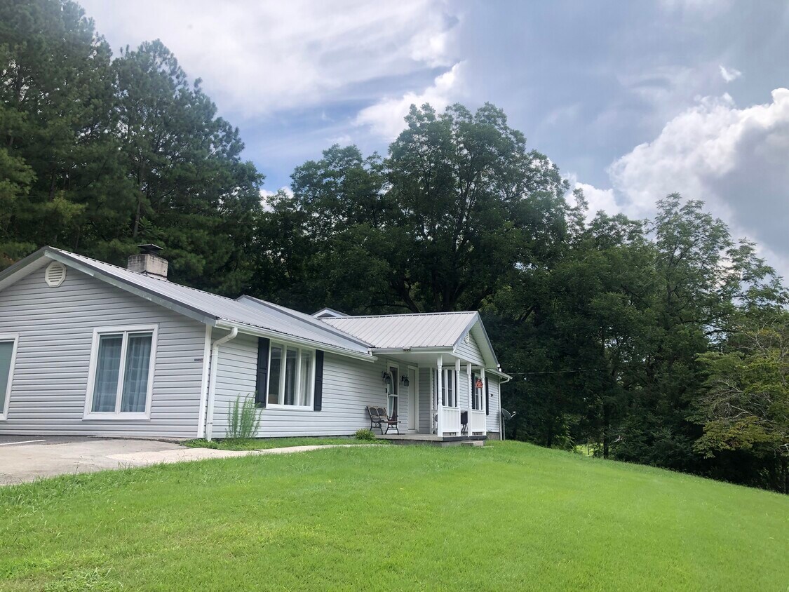 1185 Johnson Rd, Chickamauga, GA 30707 House Rental in Chickamauga