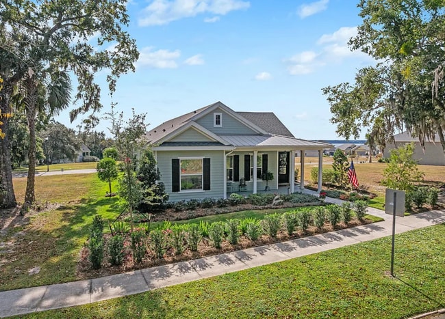 Building Photo - Beautifully crafted single level cottage style home.
