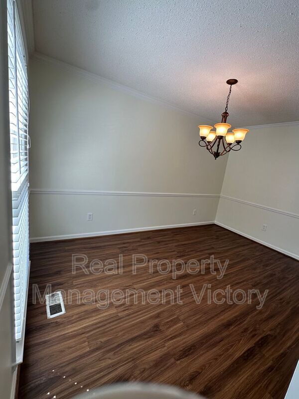 Foto del edificio - 5321 Whisperwood Drive