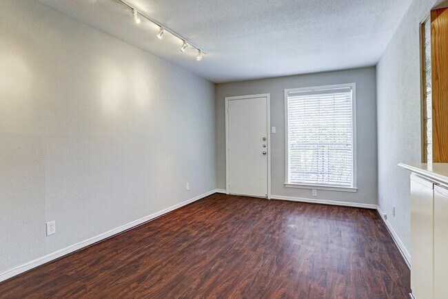 Building Photo - 2023 Huldy St