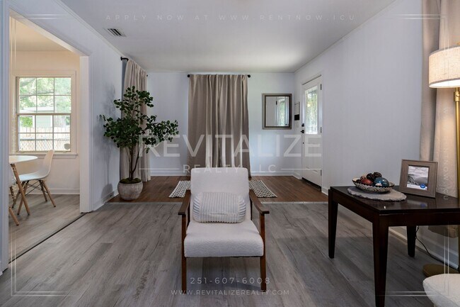 Foto del edificio - Furnished 2 Bedroom/1 Bathroom Home in Mid...