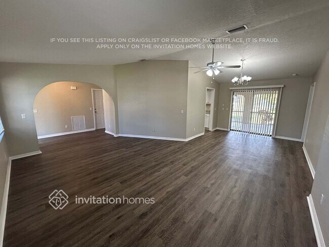 Foto del edificio - 22440 Tennyson Ave