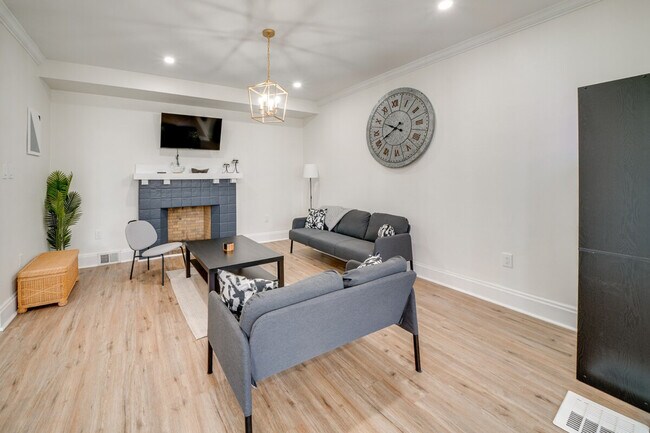 Foto del edificio - 2633 Broadway Ave