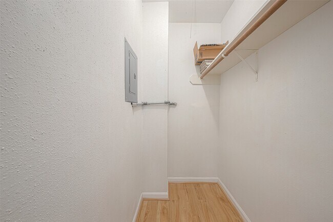 Foto del edificio - 2350 Bering Dr