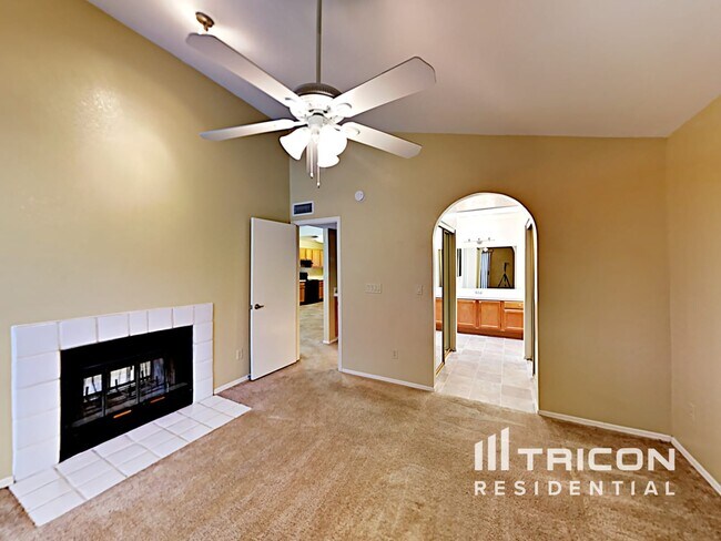 Foto del edificio - 3755 E Broadway Rd
