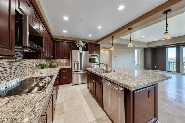 Building Photo - 64 Strada Principale