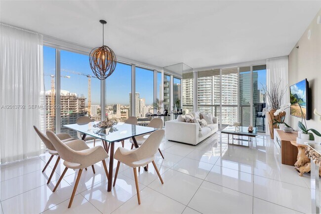 Foto del edificio - 475 Brickell Ave