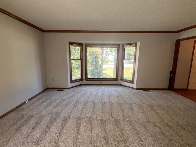 Foto del edificio - Single Family Corner Lot House located in ...