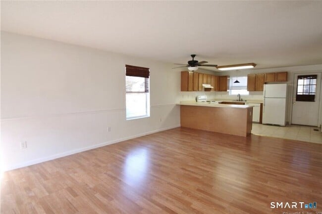 Building Photo - 37 Summersweet Dr