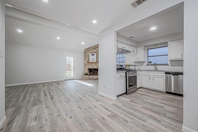 Foto del edificio - 4907 Fox Hollow Blvd