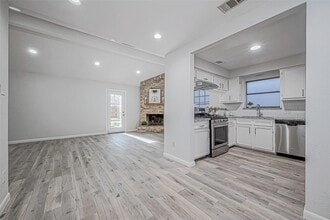 Building Photo - 4907 Fox Hollow Blvd