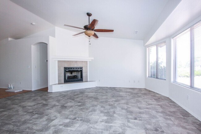 Foto del edificio - 3 Bedroom 2 bathroom in Prescott Valley