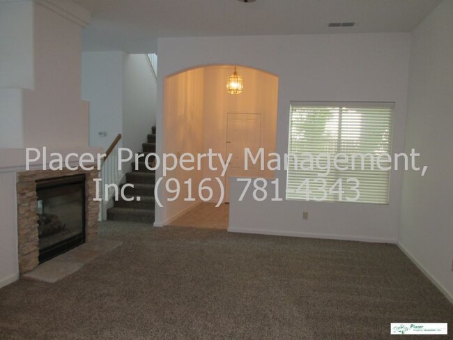 Building Photo - 201 Wildflower Dr