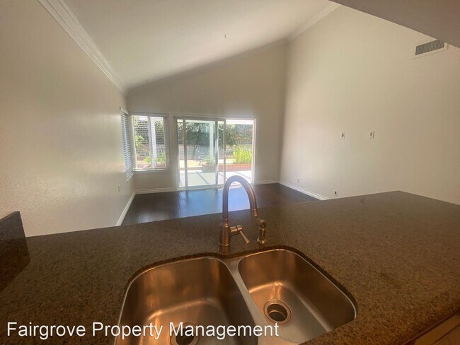 Building Photo - 3 br, 2 bath House - 6060 E Camino Correr