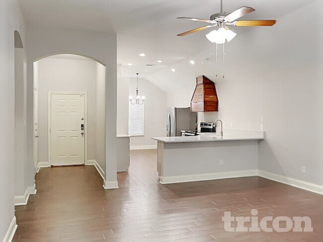 Foto del edificio - 1643 Hillside Dr