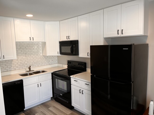 Foto del edificio - 4910 Briarwood Ave