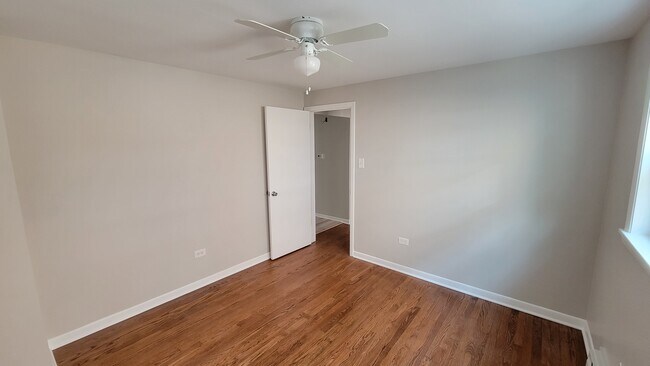 Dormitorio 2 - 4644 N Sayre Ave
