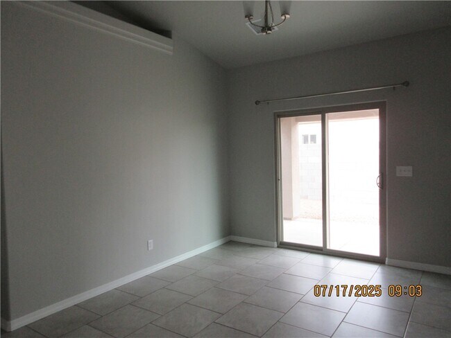 Foto del edificio - 3555 N Kenneth Rd