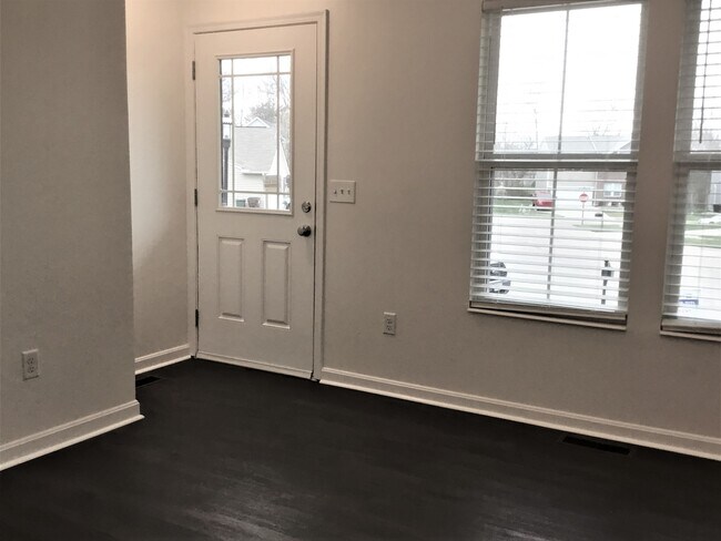 Building Photo - 6007 Oak Leaf Court